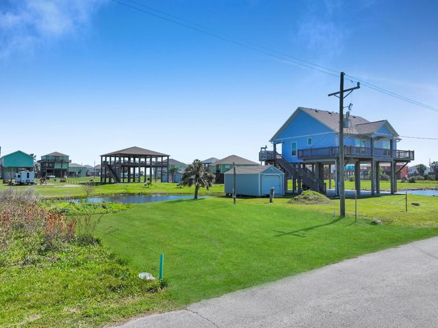 1980 Avenue F, Crystal Beach, TX 77650