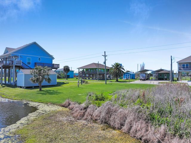 1980 Avenue F, Crystal Beach, TX 77650