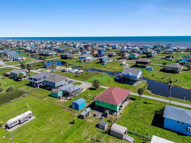 1980 Avenue F, Crystal Beach, TX 77650