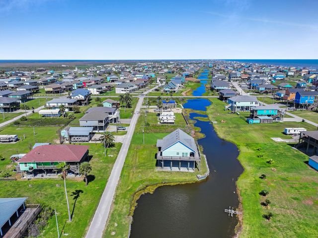 1980 Avenue F, Crystal Beach, TX 77650
