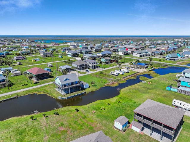1980 Avenue F, Crystal Beach, TX 77650