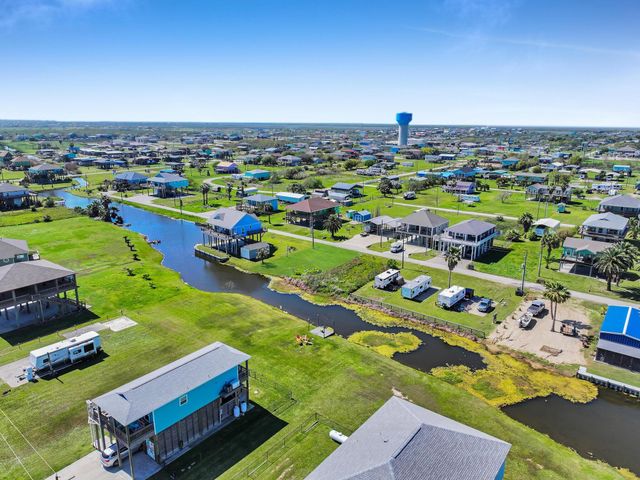 1980 Avenue F, Crystal Beach, TX 77650
