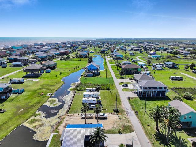 1980 Avenue F, Crystal Beach, TX 77650