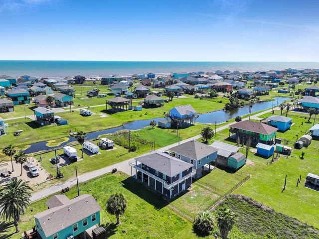 1980 Avenue F, Crystal Beach, TX 77650