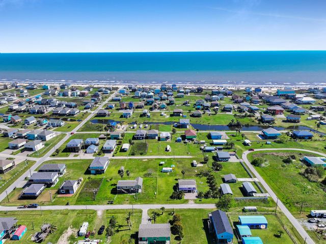 1980 Avenue F, Crystal Beach, TX 77650