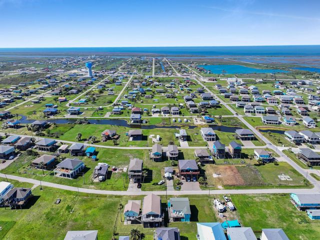 1980 Avenue F, Crystal Beach, TX 77650