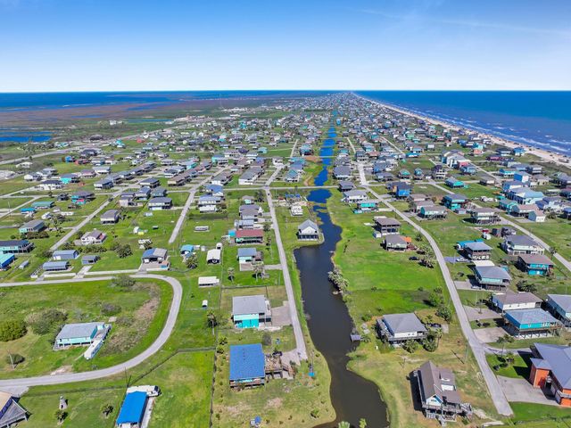 1980 Avenue F, Crystal Beach, TX 77650