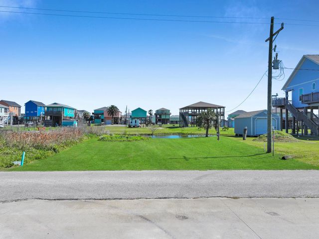 1980 Avenue F, Crystal Beach, TX 77650