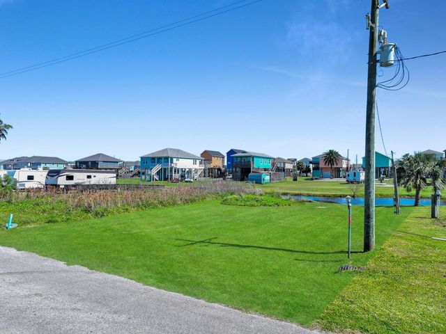 1980 Avenue F, Crystal Beach, TX 77650