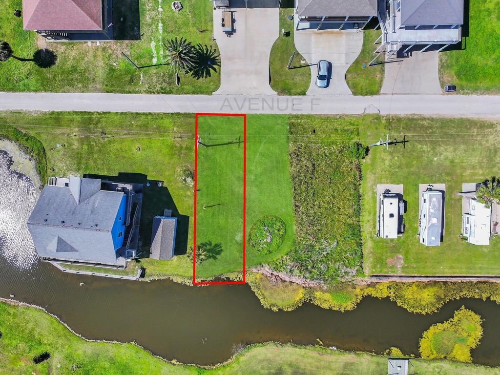 1980 Avenue F, Crystal Beach, TX 77650