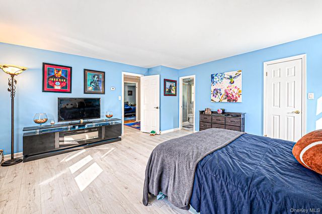 1400 Wave Avenue, Medford, NY 11763