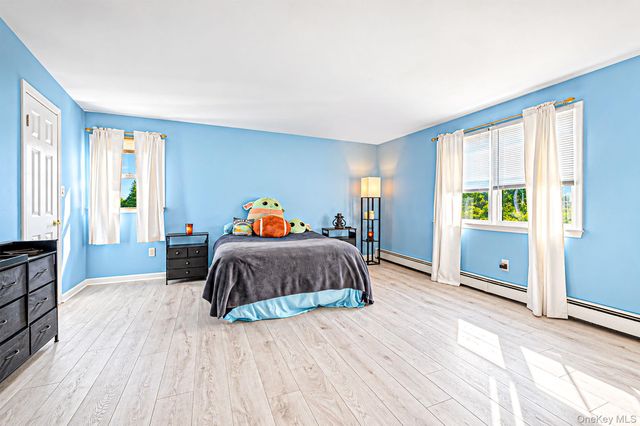 1400 Wave Avenue, Medford, NY 11763