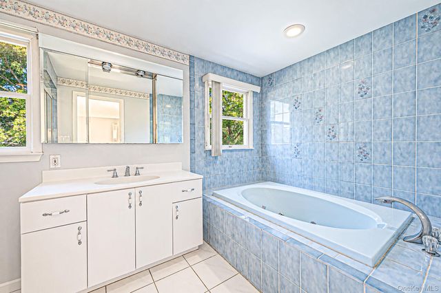 1400 Wave Avenue, Medford, NY 11763