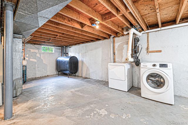 1400 Wave Avenue, Medford, NY 11763