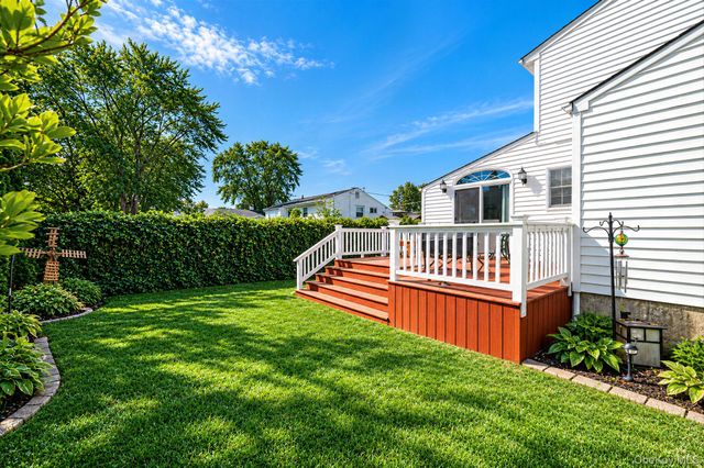 1400 Wave Avenue, Medford, NY 11763