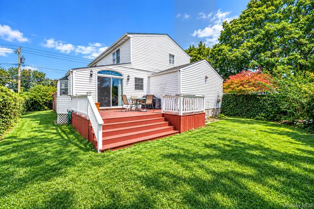 1400 Wave Avenue, Medford, NY 11763