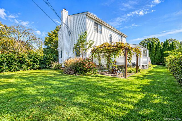 1400 Wave Avenue, Medford, NY 11763
