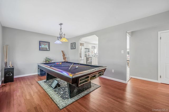 1400 Wave Avenue, Medford, NY 11763