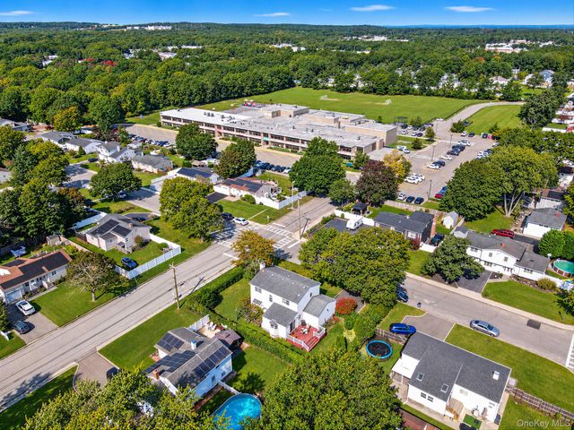 1400 Wave Avenue, Medford, NY 11763