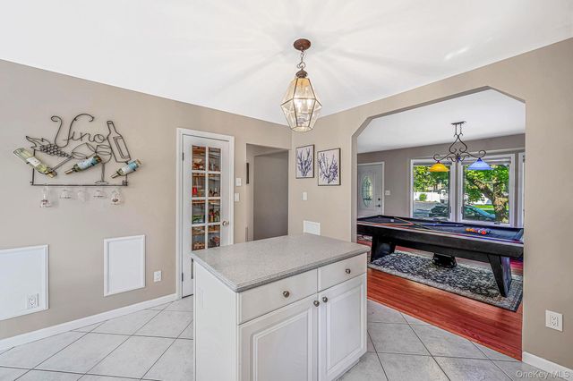 1400 Wave Avenue, Medford, NY 11763