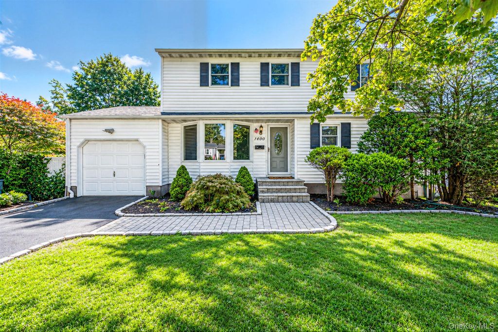 1400 Wave Avenue, Medford, NY 11763 — photo 2