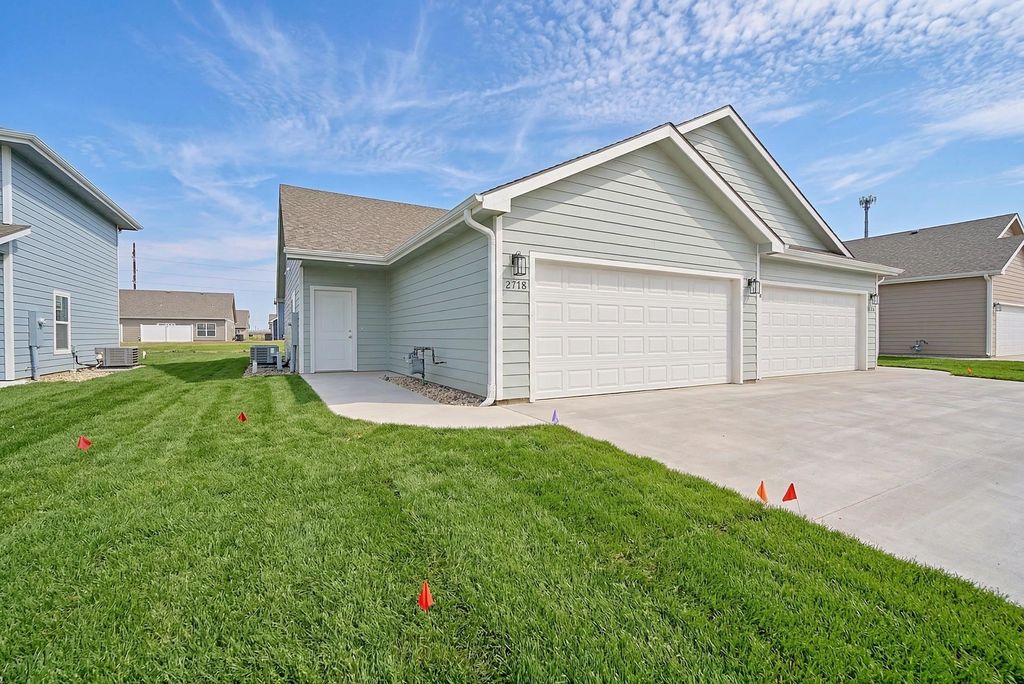 2718 Amelia Ln., Salina, KS 67401