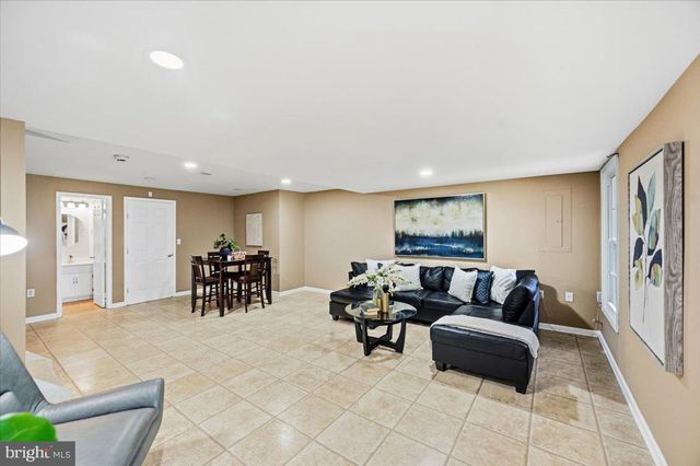 21140 WINDING BROOK SQ, Ashburn, VA 20147