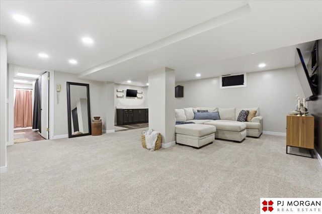 2331 S 124th Street, Omaha, NE 68144