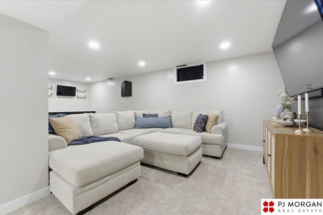 2331 S 124th Street, Omaha, NE 68144