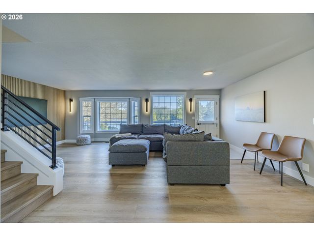 83471 S COVE Way, Florence, OR 97439