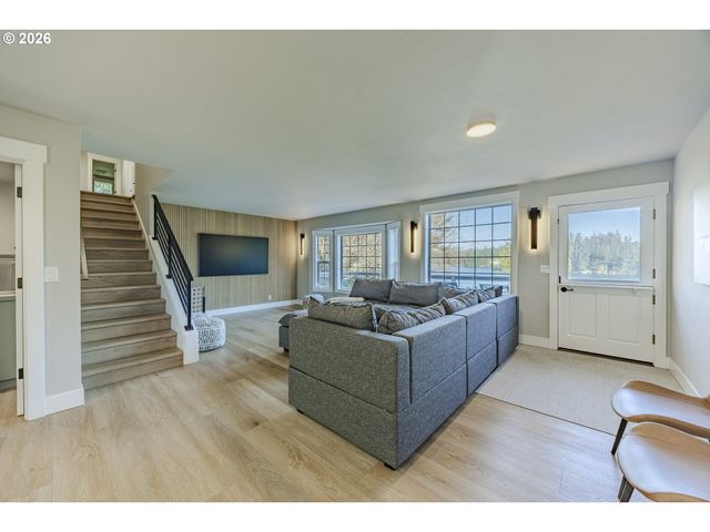 83471 S COVE Way, Florence, OR 97439