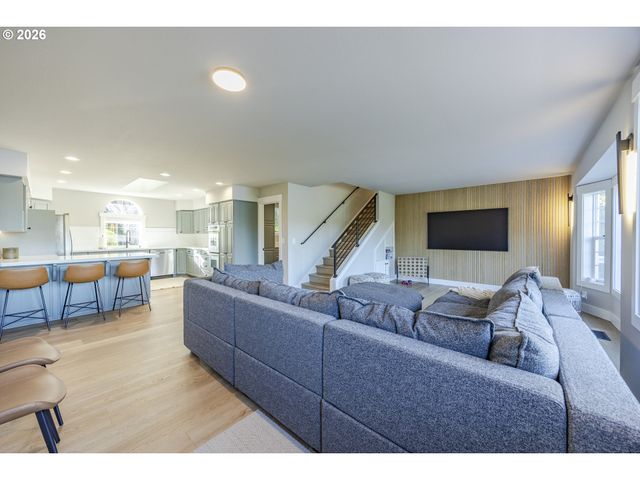 83471 S COVE Way, Florence, OR 97439