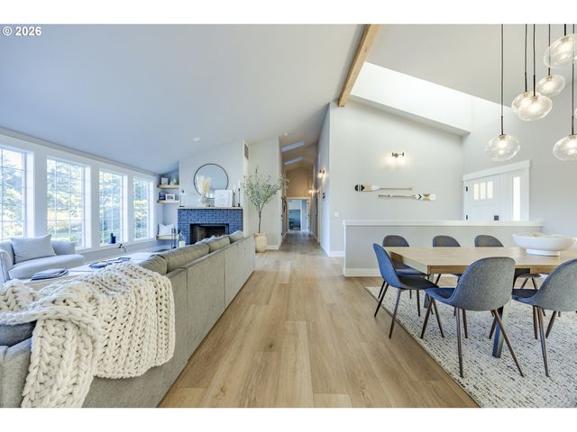 83471 S COVE Way, Florence, OR 97439