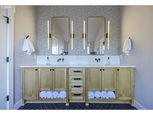 83471 S COVE Way, Florence, OR 97439