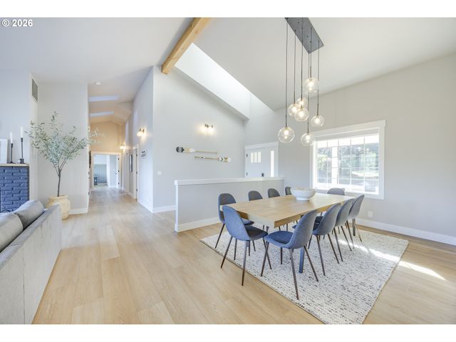 83471 S COVE Way, Florence, OR 97439