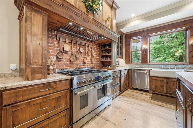 406 Homestead Drive, Lawrence, KS 66049