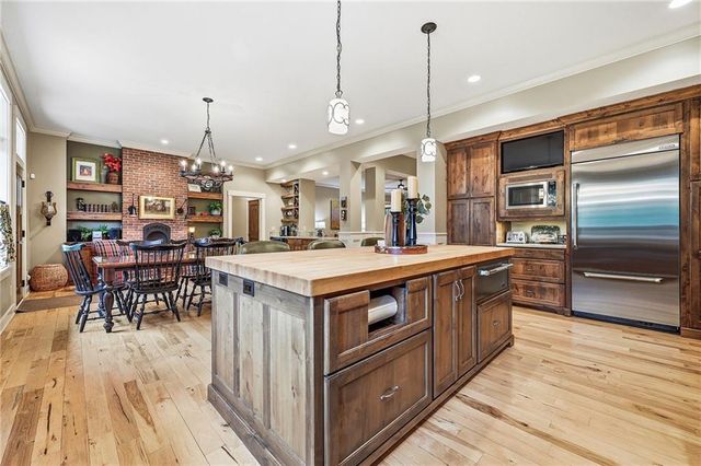 406 Homestead Drive, Lawrence, KS 66049
