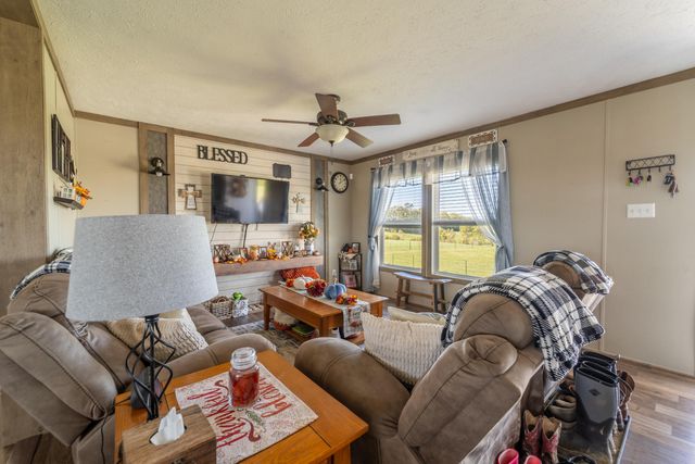 1270 Sewell Shop Road, Winchester, KY 40391