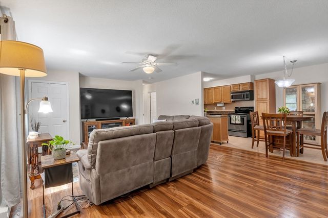 18 Dailey St H, Attleboro, MA 02703