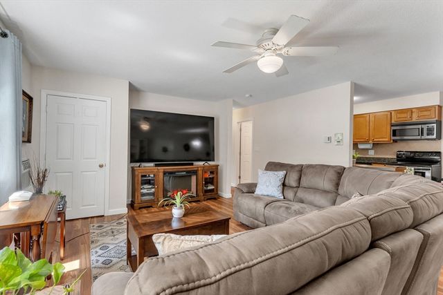 18 Dailey St H, Attleboro, MA 02703