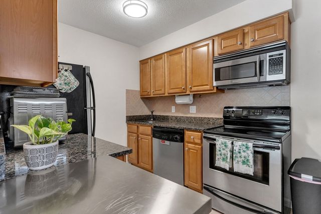 18 Dailey St H, Attleboro, MA 02703