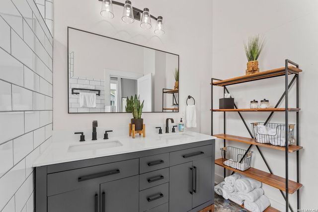 124 Panama, San Antonio, TX 78210