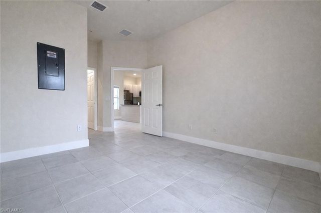 3325 SW 8th PL 106, Cape Coral, FL 33914