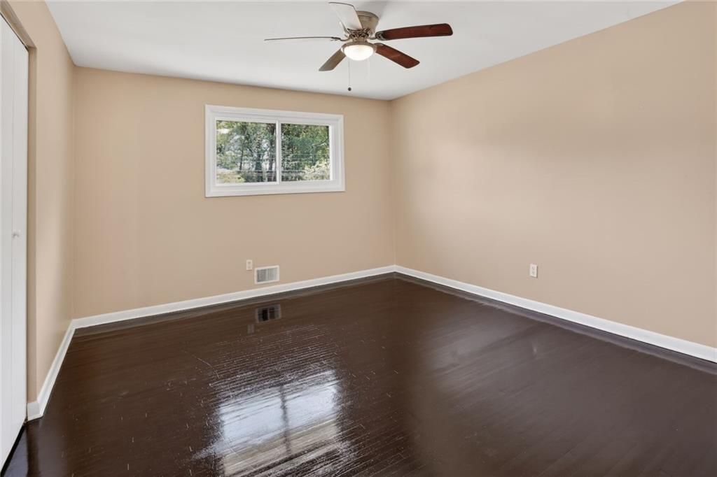 Image 12 of property listing at 6107 Winview Drive, Forest Park, GA 30297