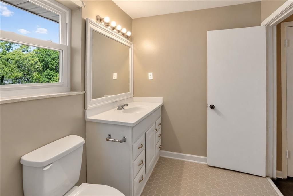 Image 21 of property listing at 6107 Winview Drive, Forest Park, GA 30297