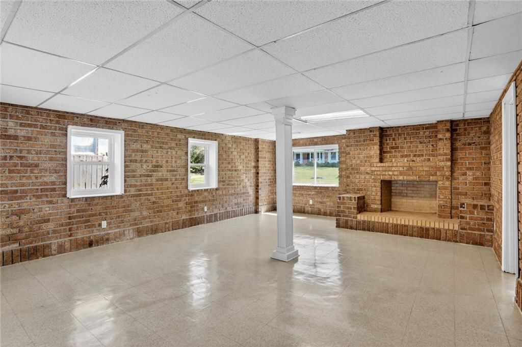 Image 23 of property listing at 6107 Winview Drive, Forest Park, GA 30297