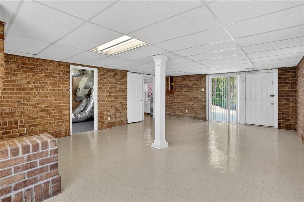 Image 24 of property listing at 6107 Winview Drive, Forest Park, GA 30297