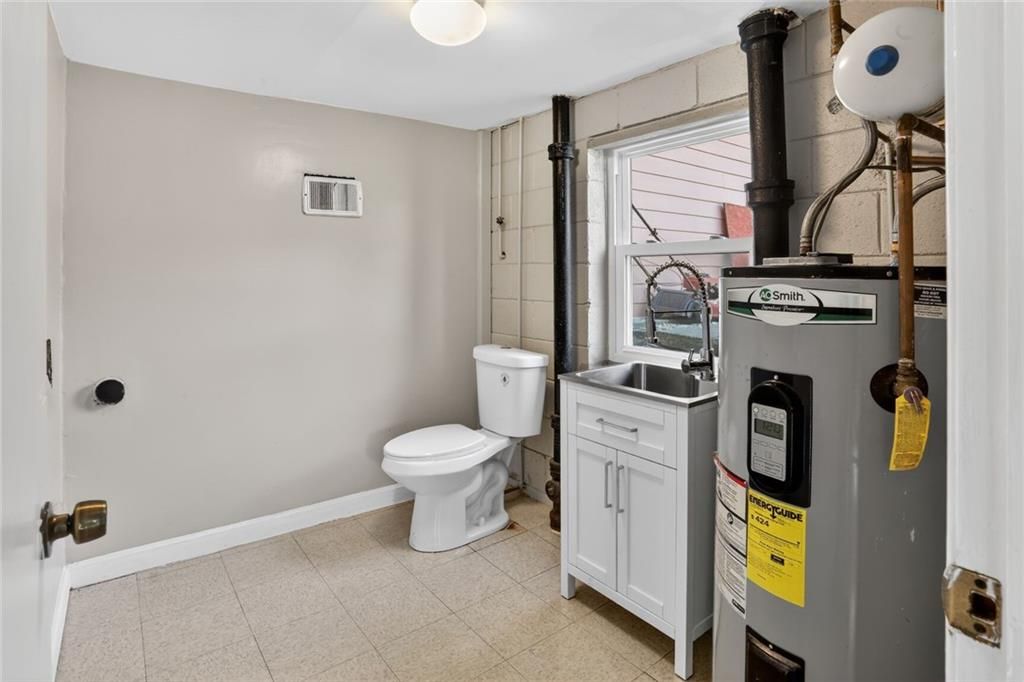 Image 25 of property listing at 6107 Winview Drive, Forest Park, GA 30297