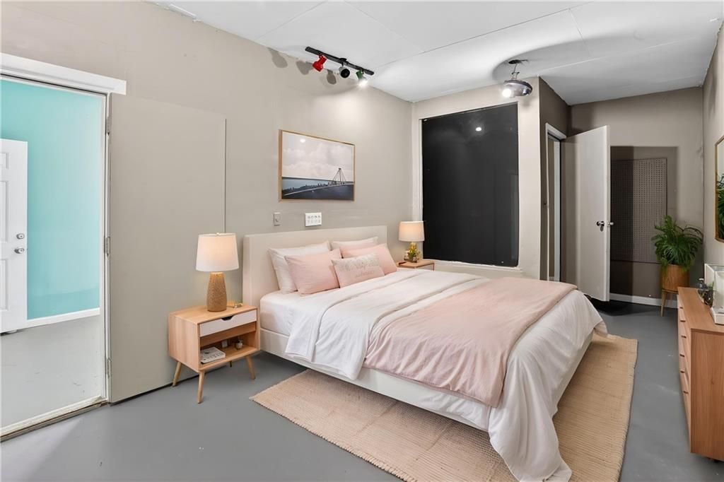 Image 28 of property listing at 6107 Winview Drive, Forest Park, GA 30297