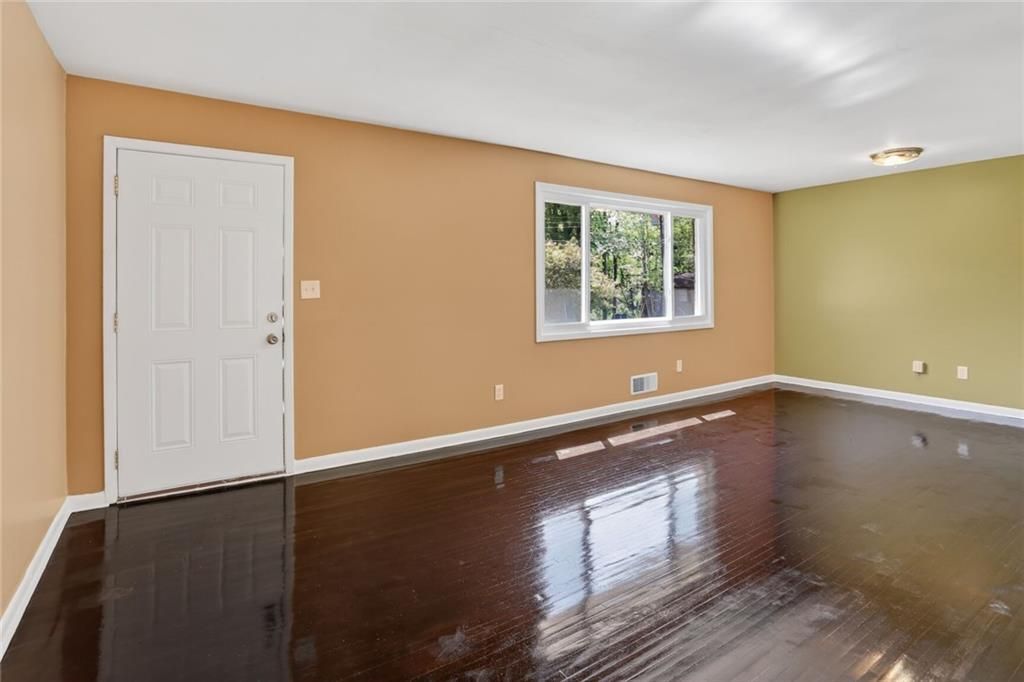 Image 3 of property listing at 6107 Winview Drive, Forest Park, GA 30297